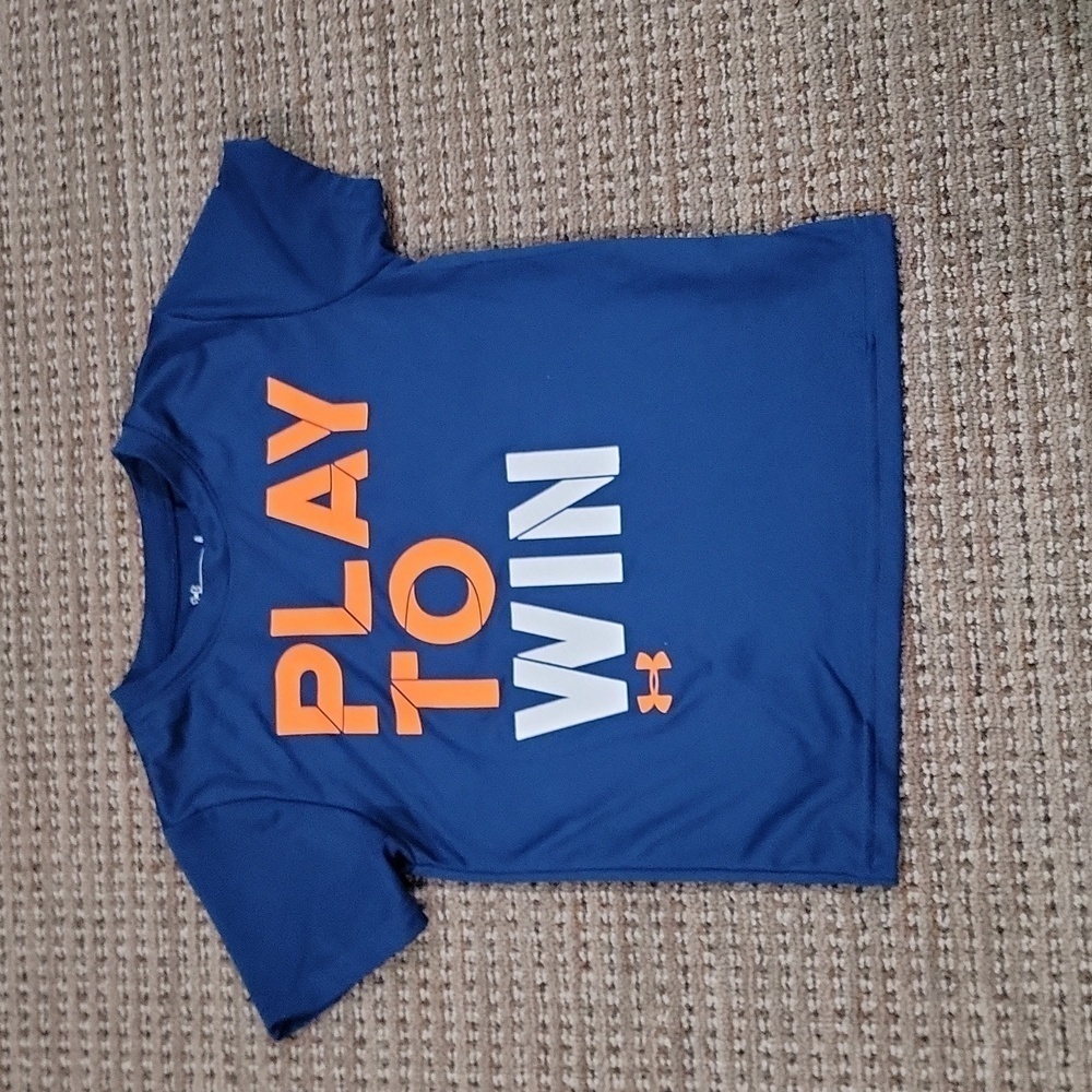 Under Armour size 4 short sleeve polyester shirt says play to win on front